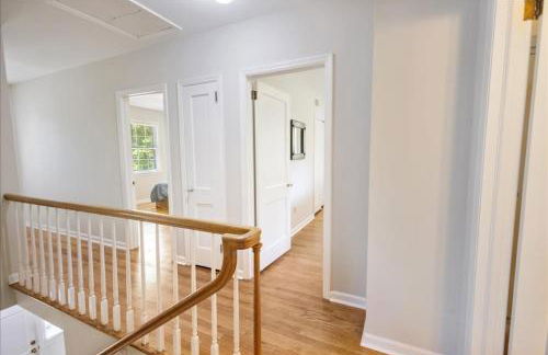 5BR Woodland Retreat on 7 Acres with a Pond - Foto 30