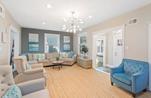 Dazzling Bungalow within 2 Blocks of Beach - Foto 16