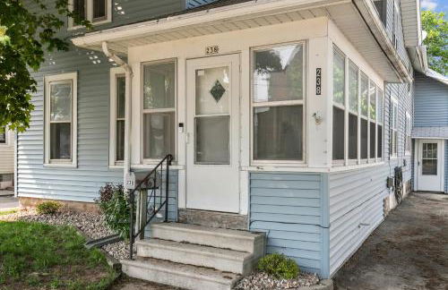 Roomy Central Hub, Games, Fire Pit & Downtown Fun - Foto 36