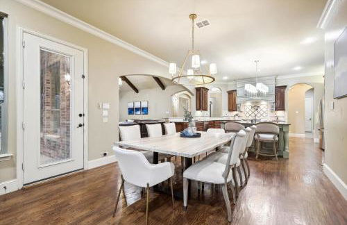 Lakefront Mansion with Pool and Cinema - Foto 9