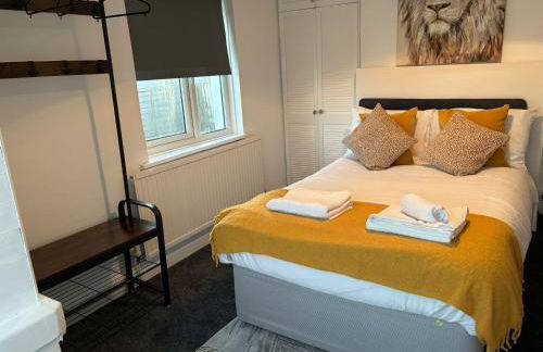 Brighton Bungalow Spacious 3BR, contractor friendly, close to University & near AMEX Stadium, parking,free WIFI,Garden & BBQ, Mobility challenged friendly - Foto 5