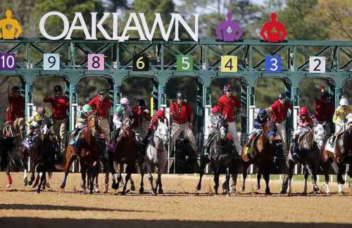 'Queen of the Turf' Walk to Oaklawn Racing and Gaming - Foto 18
