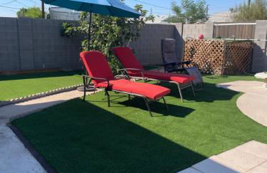 Cozy Home with Sparkling Pool/Pet Friendly - Photo 4