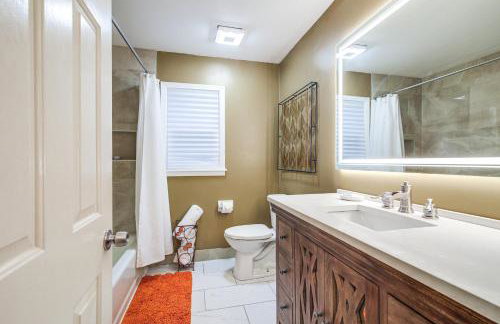 Private and Spacious Lakefront Home in Memphis! - Foto 23