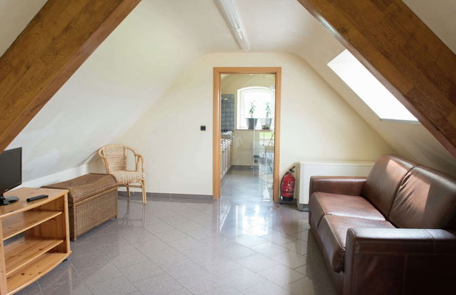 Group Stay With Pool, Chevron - Photo 11