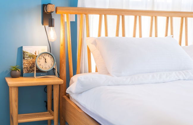 Stylish Seaside Escape with Balcony by Sea N' Rent - Foto 5