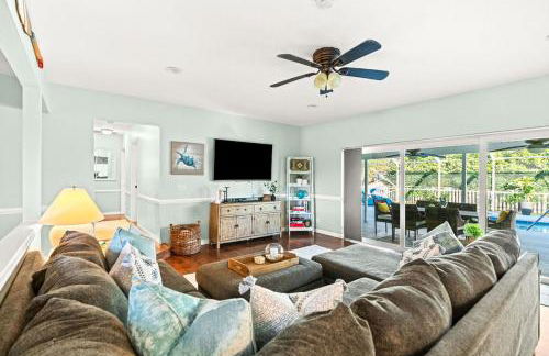 Heated PoolFire PitOutdoor KitchenCorn Hole - Foto 21