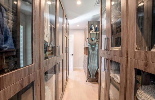 The J Luxury Villa - Southampton Poolside Retreat with Sauna - Foto 38