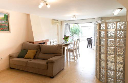 Townhouse with terraces and communal pool - Photo 20