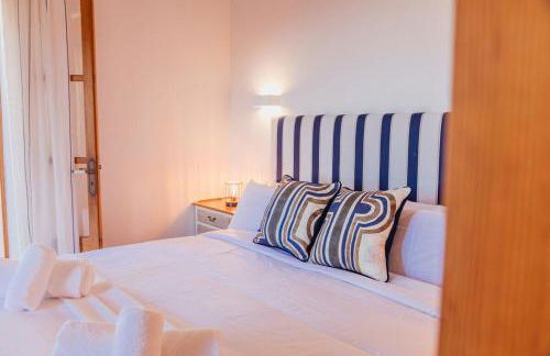 Villa renovada vista al mar y piscina climatizada - Foto 21