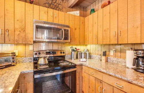 Half Mile to Ski Slopes Conway Condo with Hot Tub! - Photo 10