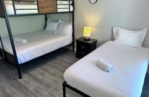 Tranquil 1,5 Acre Retreat with Modern Comfort - Foto 19