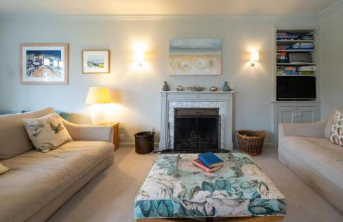 3 The Coastguards, Thorpeness - Only a stones throw from the Beach and very close to famous boating Meare, Country Club and Golf Club - Aldeburgh Coastal Cottages - Foto 11