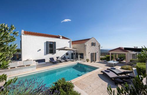 Villa True Oasis with Heated Pool - Photo 14