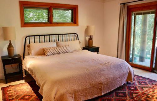 Lux, designer 8-acre retreat with private creek - Foto 13