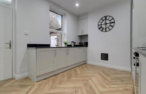 Luxury 2 Bed House in Lindley Huddersfield 2 mins from HRI 5 mins from Town Centre and M62 - Foto 7