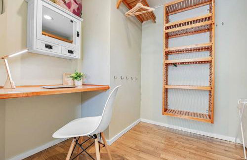 Mid-Century Modern Home - 3-Bedroom Rambler - Foto 30