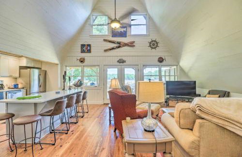 Lake Martin Cabin with Luxury Dock and Kayaks! - Foto 7