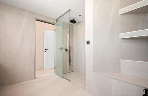 Villa Anassa - Luxurious 4-Bedroom Villa with Private Pool by Temma Villas - Photo 116
