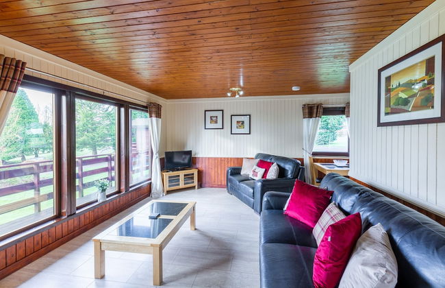 Bluebell Lodge 4 with Hot Tub - Photo 8