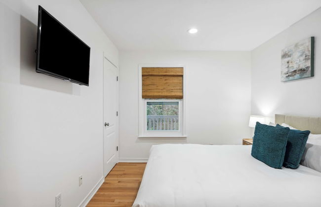 Dolphin Days by Avantstay Pool, 0.2mi to Beach! - Foto 33