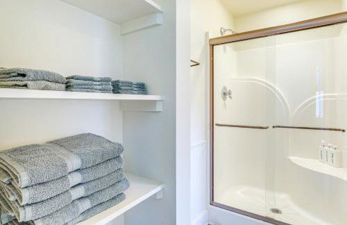 Steps to White River Mountain View Home with Deck! - Foto 11