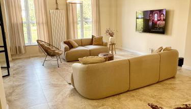 Sanierte 5 Zimmer Luxus Standard Apartment auf 350qm - Foto 4