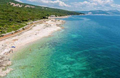 Elegant 4-Bedroom Villa with Private Pool and Amazing Sea Views - Photo 27