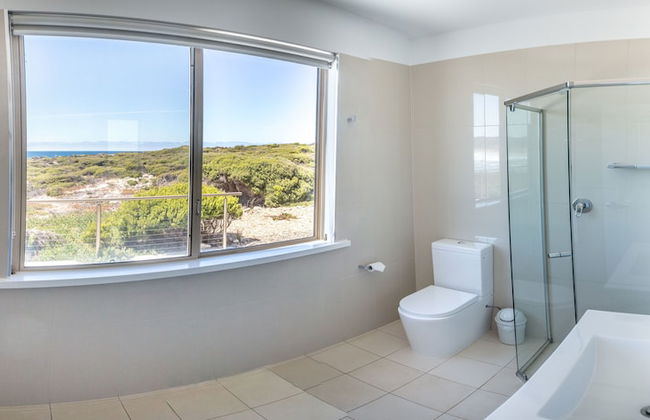 Hanson Bay Wildlife Sanctuary and Cabins - Photo 15