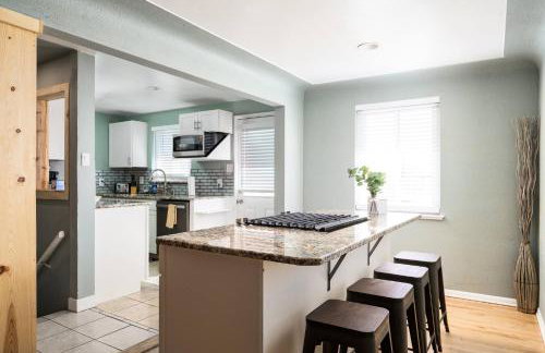 Movie Theater + Hot Tub | Game Yard | Sleeps 10! - Foto 27