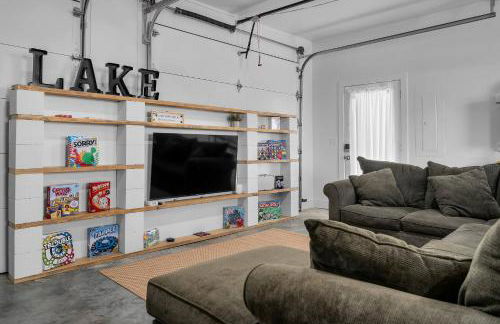 Views! Dock, Water, Game Room, Kids Room! - Foto 44