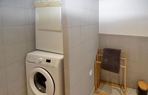 Beautiful Home In Besse Sur Issole With Wifi - Photo 21