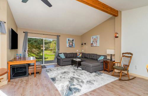 Bear’s Den Hideaway with Hot Tub - Foto 11