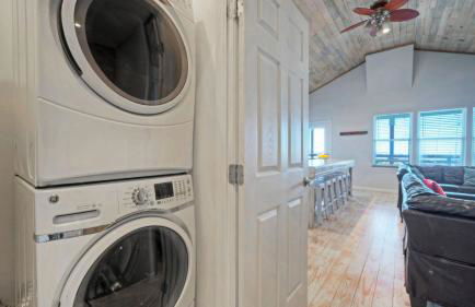 Sleeps 26 2 Homes w/ Waterfront Pool + Boat Dock Laguna Village Escape - Foto 108