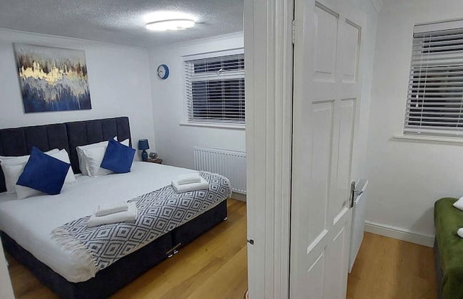 Luxury 5 Bedroom 2 BA House with Parking - Foto 8