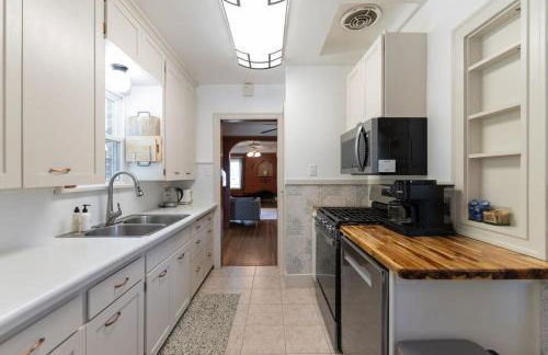 Charming Historic 4 bed -Nearby Eats, Brewery, Shops, Park - Foto 17