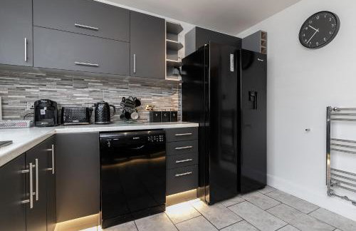 Contractors Dream~POOL TABLE~Close to Luton Airport~Three Double Bedrooms - Foto 23