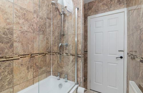 Modern And Vibrantly Designed Apartment - Foto 23