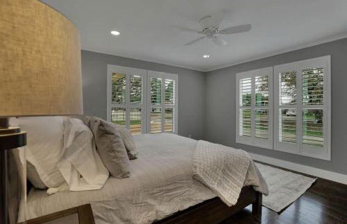 Upscale Home With Pool and Firepit - Close to Mercer St! - Foto 46