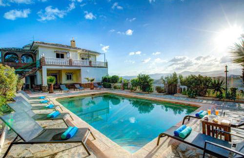 Villa Alqueria by Villa Plus - Photo 9