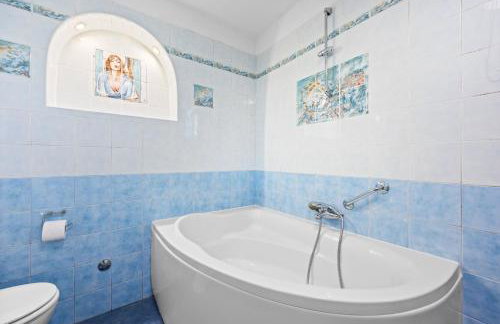 Villa Andrea for 17 people with private 40 m2 pool & pet friendly near Poreč - Photo 36