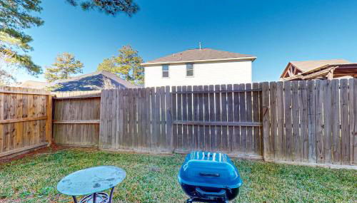 3 Mi to Downtown Conroe Updated Townhome with Yard - Foto 2