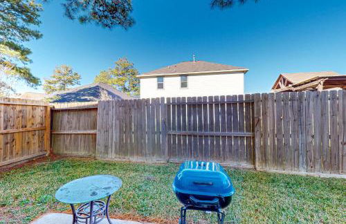 3 Mi to Downtown Conroe Updated Townhome with Yard - Foto 2