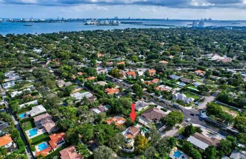 Villa 800 - 3 BEDROOM - 3 AND A HALF BATHROOMS -6 BEDS- Spa like Retreat Saline Pool & Jacuzzi - Foto 3