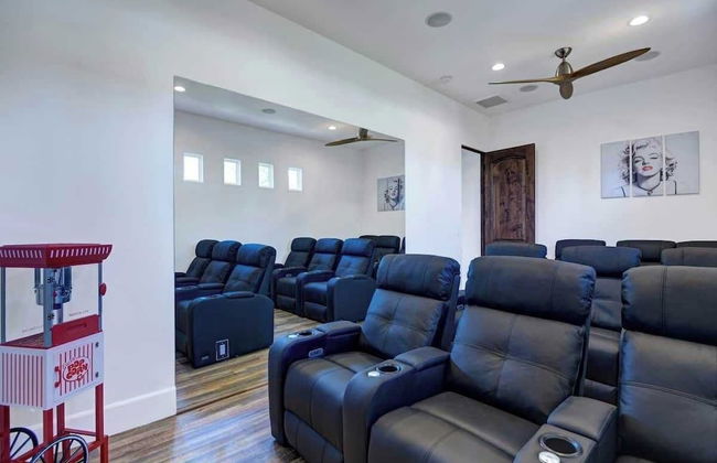 Villa Toscana by Avantstay Palatial Villa With Spa, Pool, Theater & Game Room! Permit#4769 - Foto 33