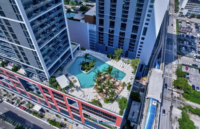 Apartment in New Luxury Condo in Downtown - Photo 80