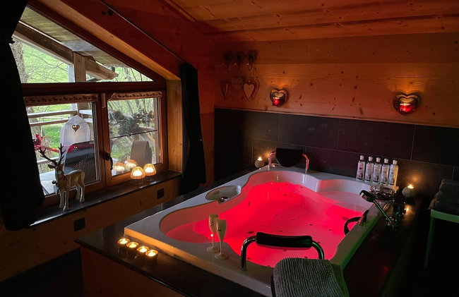 Romantic Villa With Spa - Photo 22