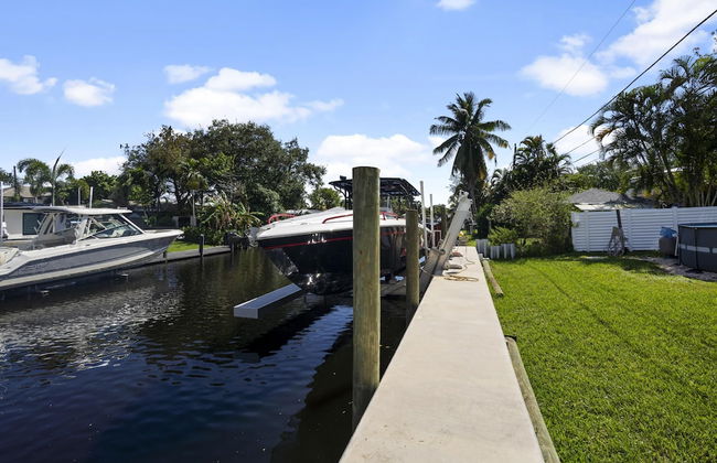 Stunning 3 Bd Pool House w Enchanting Water Views - Foto 38