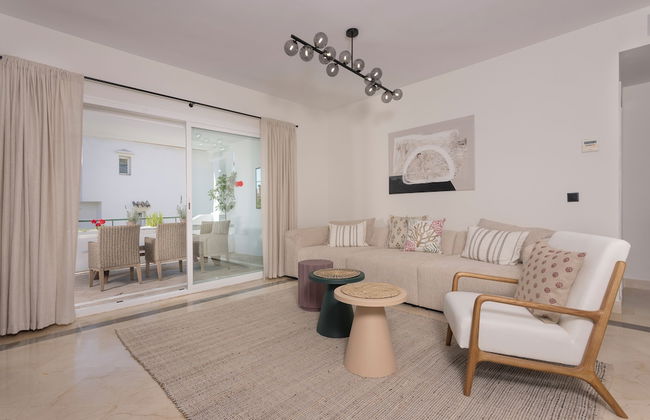 3 Bedroom, 3 Bathroom Beachside Apartment - Foto 1