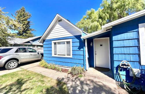 Main St New with AC Monthly stays Charming Cottage KING BED - Foto 46